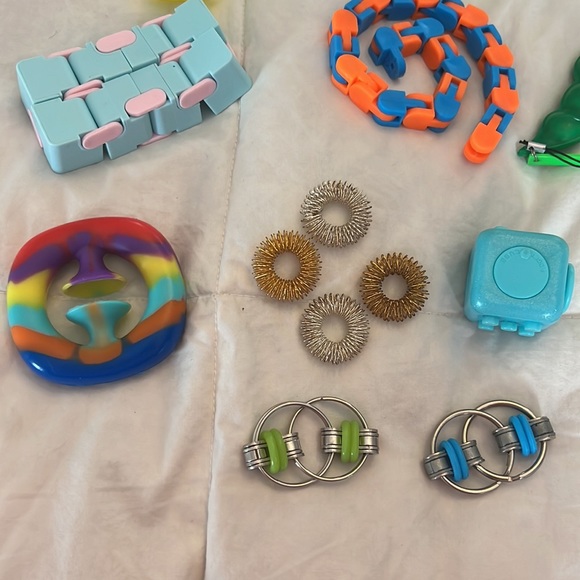 Fidgets - Picture 4 of 4